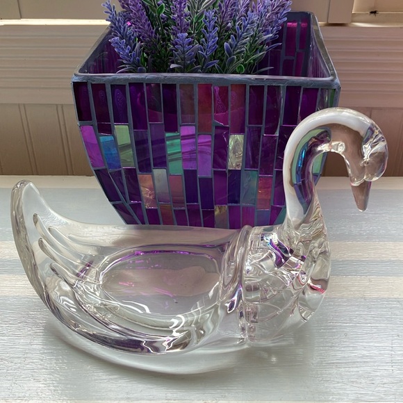 Acrylic Pair of Swans, Soap Dishes, Trinket Holders, Hand Towel Rests. - Picture 2 of 8